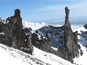 英勇科研人员的惊险旅程：探秘火山深处，一不小心掉进岩浆里的人的惊心生存之战