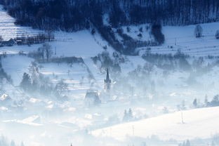 (《苍穹诀》)苍穹决，沧桑如雪是一部融合了武侠、玄幻、历史等多重元素的奇幻小说，作者通过丰富的想象力和独特的叙事手法，为读者展现了一个瑰丽的江湖世界。本文将从多元角度对苍穹决，沧桑如雪进行解析，并提出一些问题供读者思考。